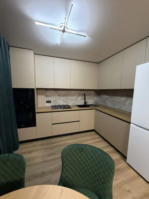 Продам 2-х кімн. в Київськом Р-ні на Таірово Небесної Сотні