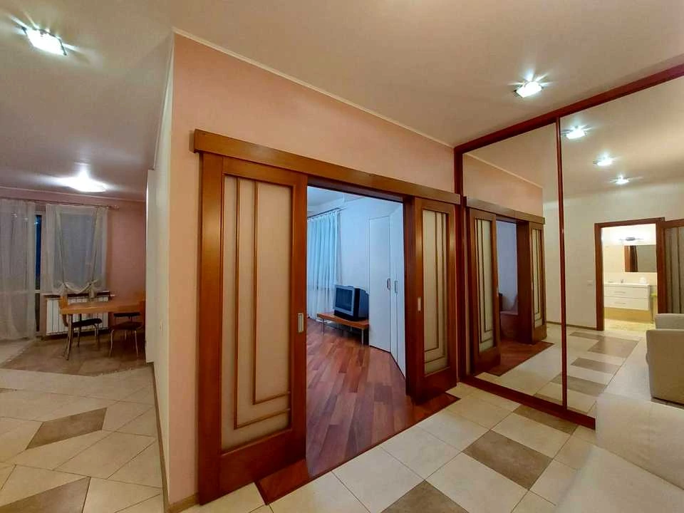 Квартира. Киев, проспект Владимира Иасюка