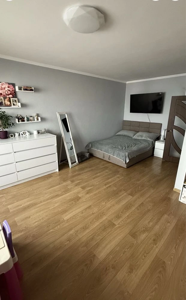 Продам кімнатну квартиру 58 м² від власника на Садовій 34 у