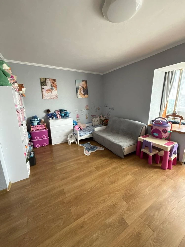 Продам кімнатну квартиру 58 м² від власника на Садовій 34 у