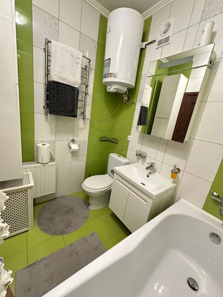 Продам кімнатну квартиру 58 м² від власника на Садовій 34 у