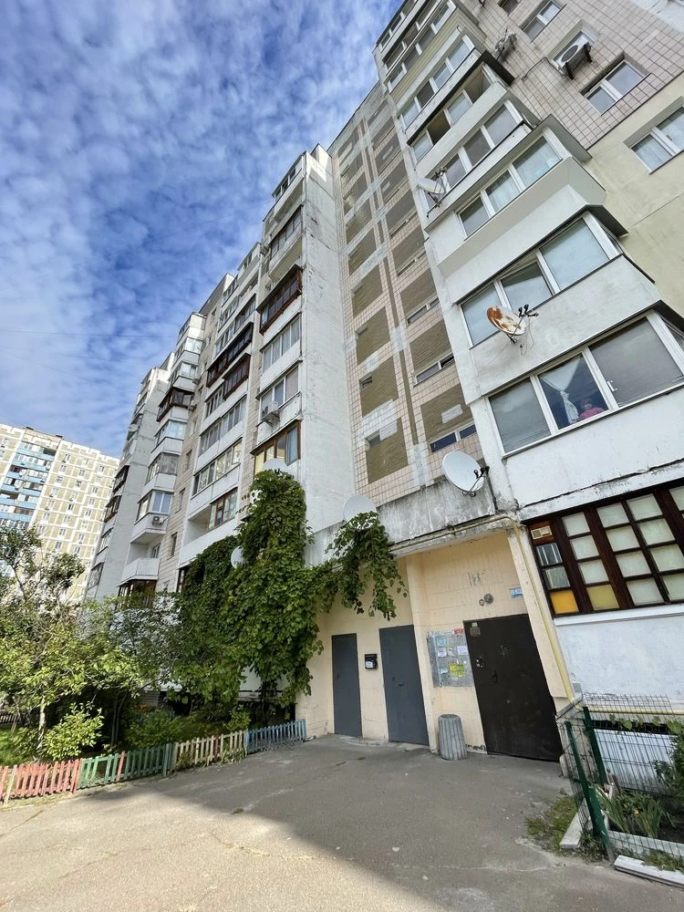 Продам 3-х кімнатну квартиру на вул. Будищанська