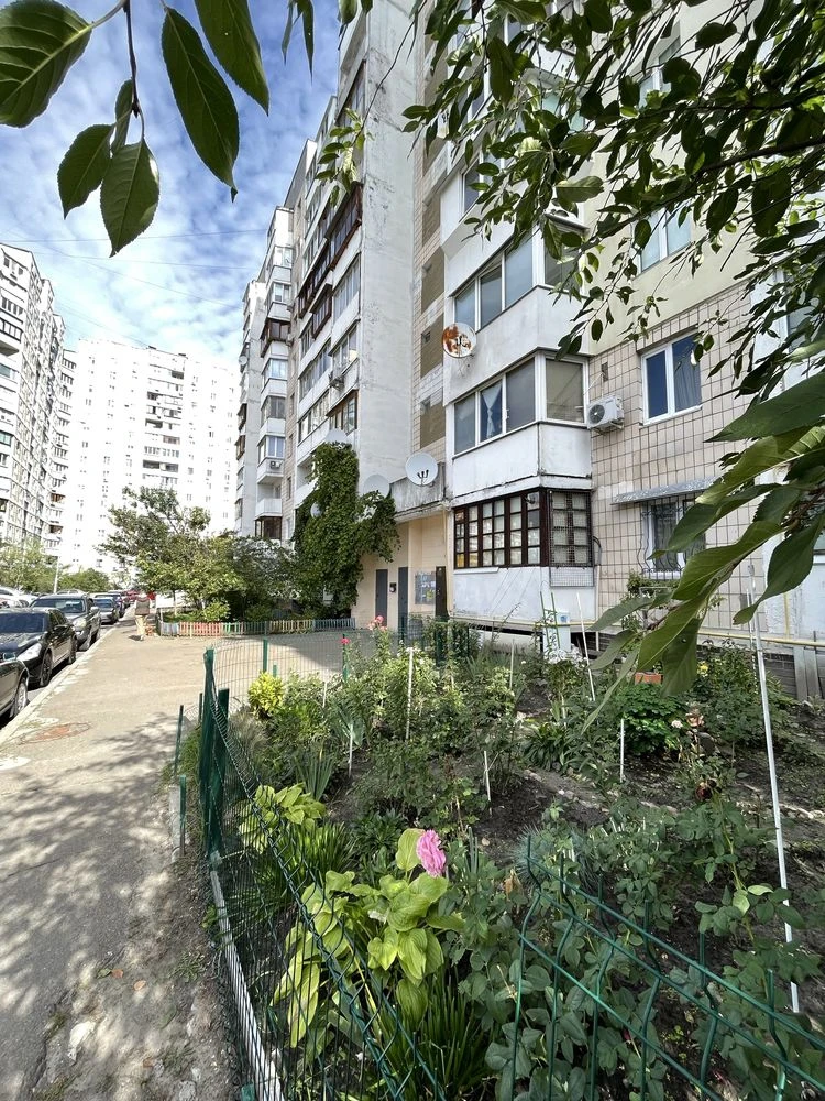 Продам 3-х кімнатну квартиру на вул. Будищанська
