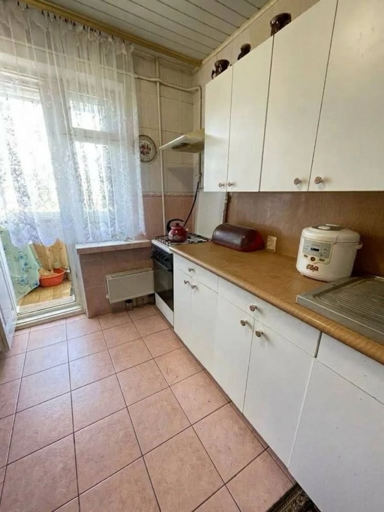 Продам 3-х кімнатну квартиру на вул. Будищанська