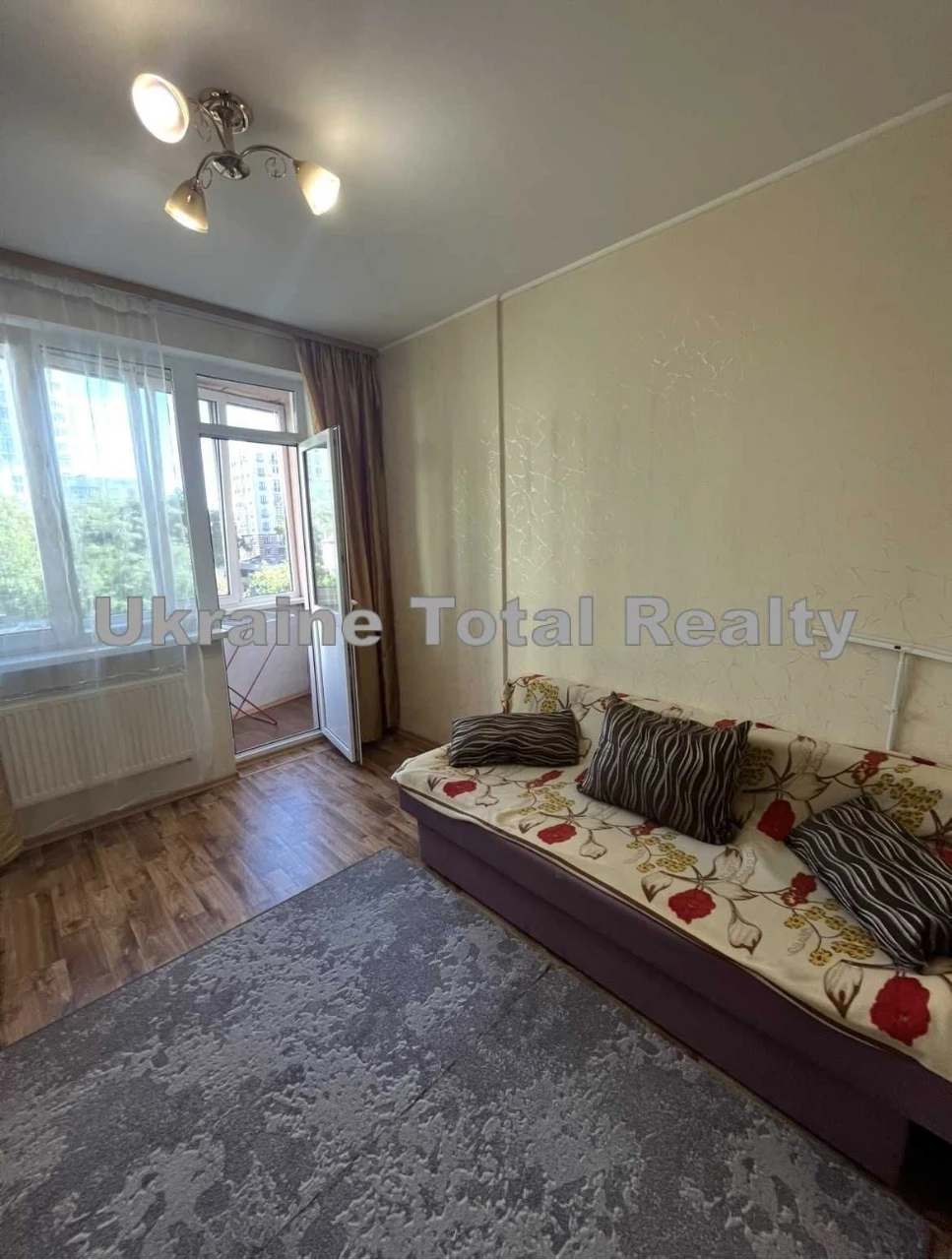 1-room apartment near the US Embassy! Berehrestyanska 12 Metro