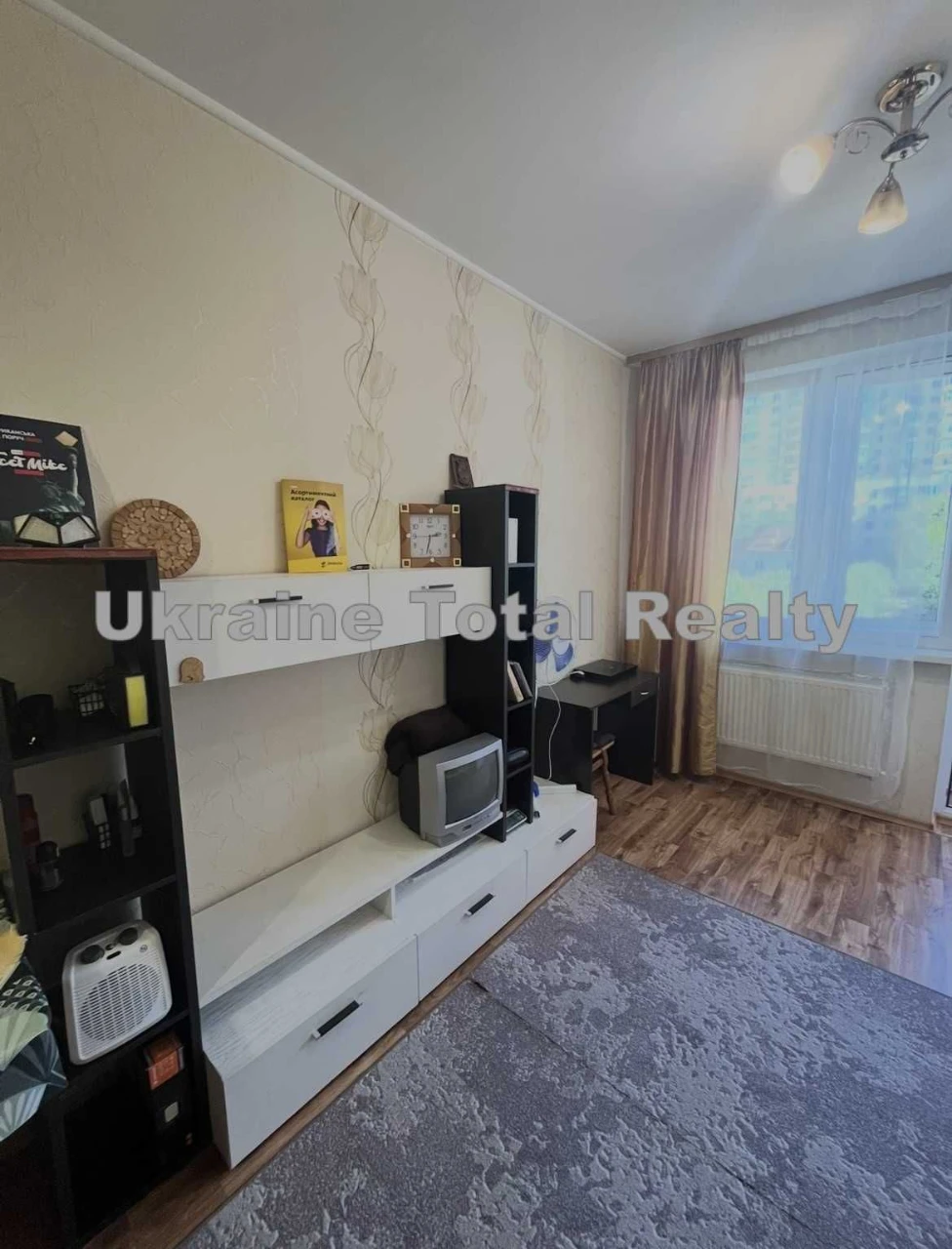 1-room apartment near the US Embassy! Berehrestyanska 12 Metro