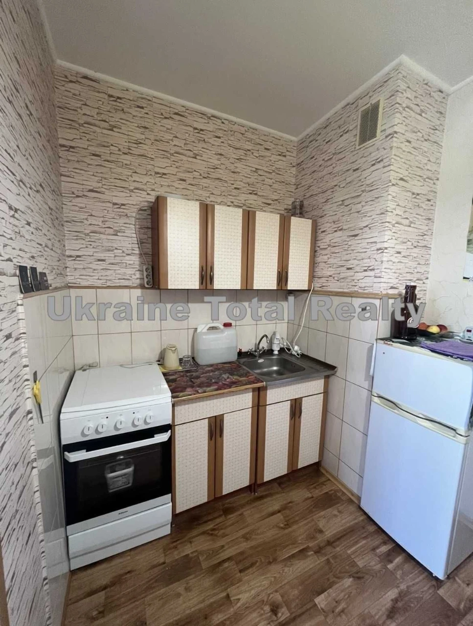 1-room apartment near the US Embassy! Berehrestyanska 12 Metro