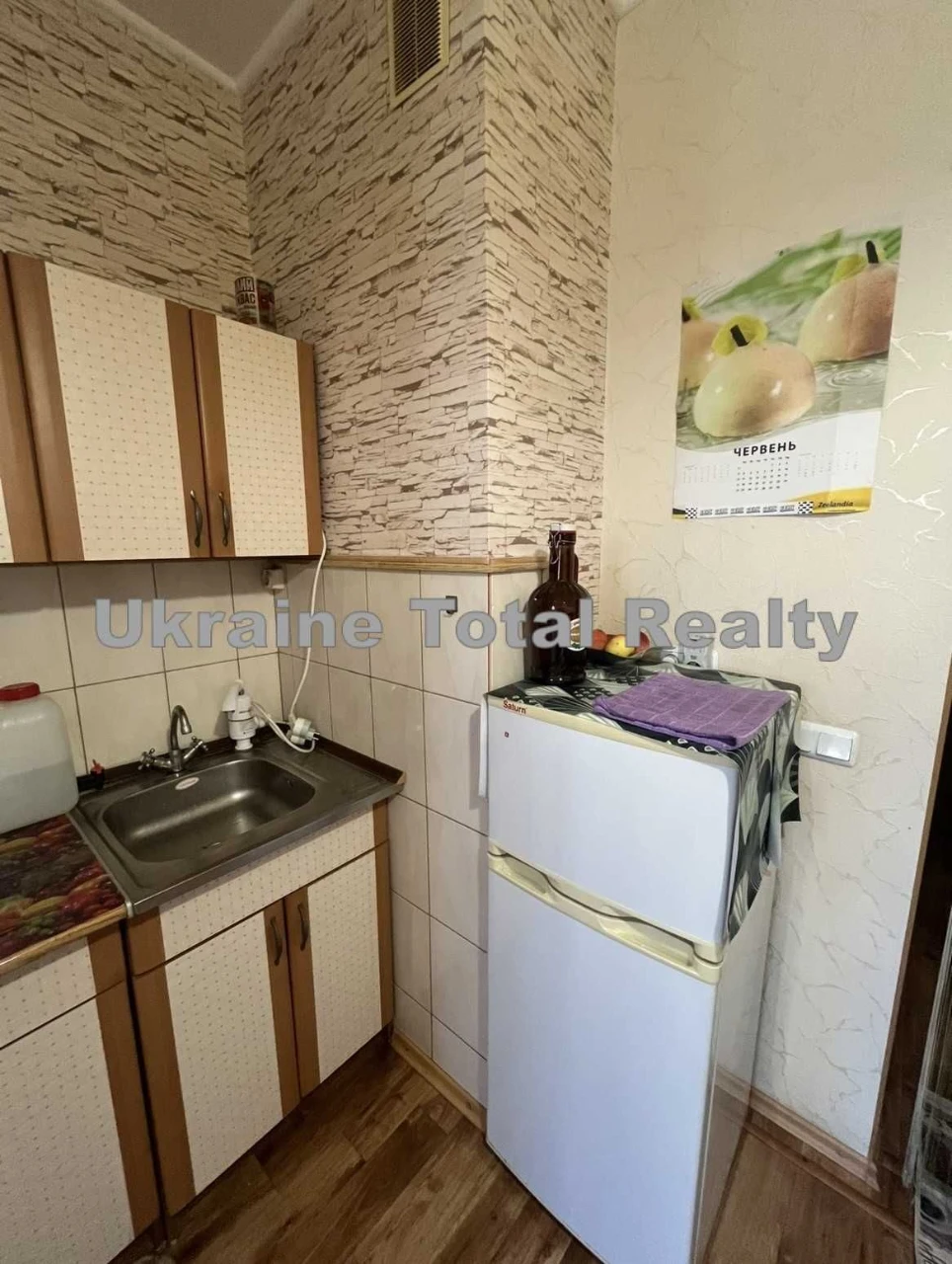 1-room apartment near the US Embassy! Berehrestyanska 12 Metro