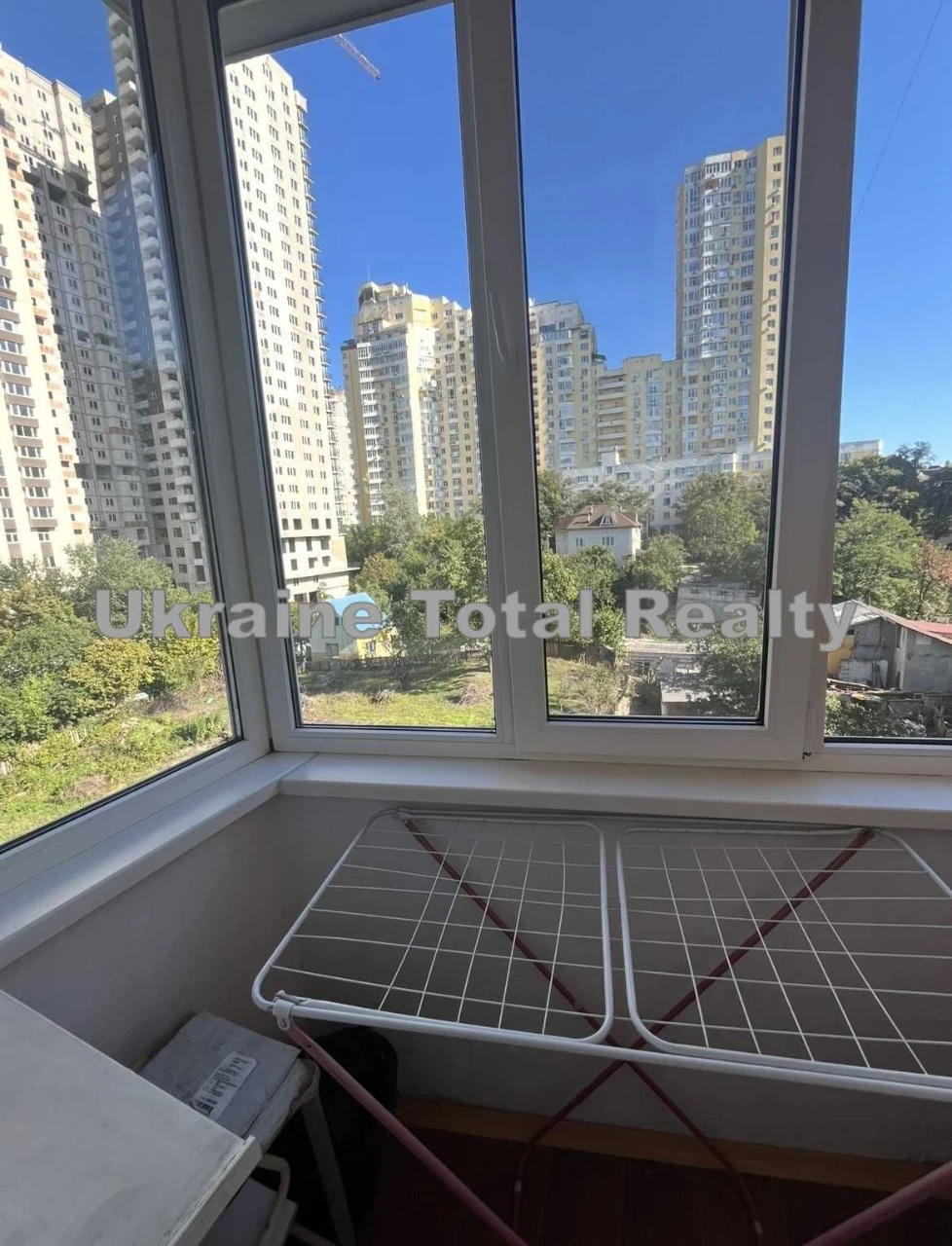 1-room apartment near the US Embassy! Berehrestyanska 12 Metro
