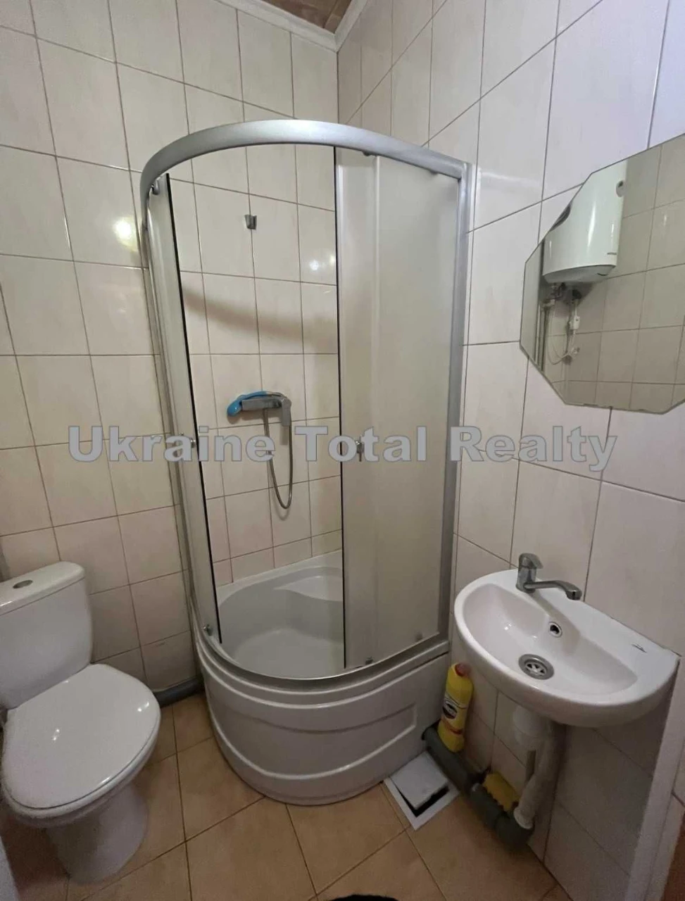 1-room apartment near the US Embassy! Berehrestyanska 12 Metro