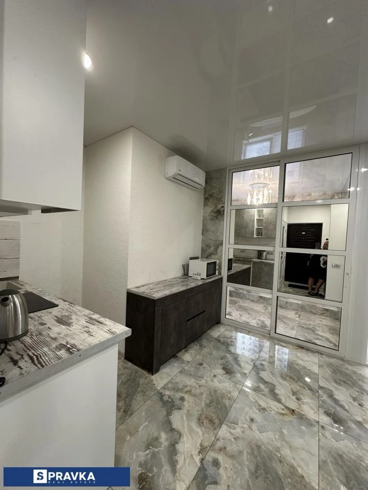 Designer apartment on a SECURE floor, 44 sq m in an INDEPENDENT residential complex