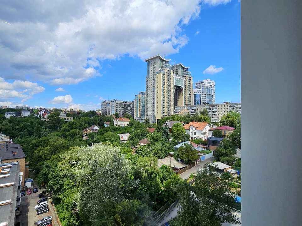 Apartment. Kyiv, Mykhaila Boychuka St.