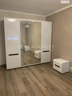Продаж Квартира Троєщина