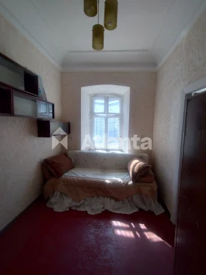 Center! 1-bedroom apartment near Lviv Tolstoy Square – favorable price