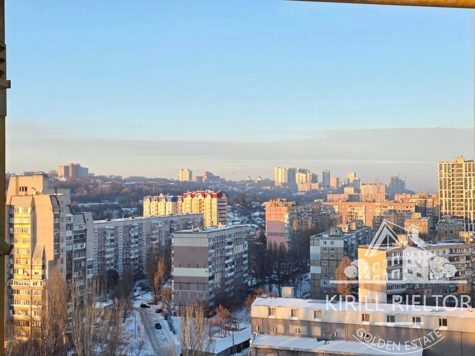 A luxury apartment for sale in the West Hall residential complex (West Hall, Pobeda