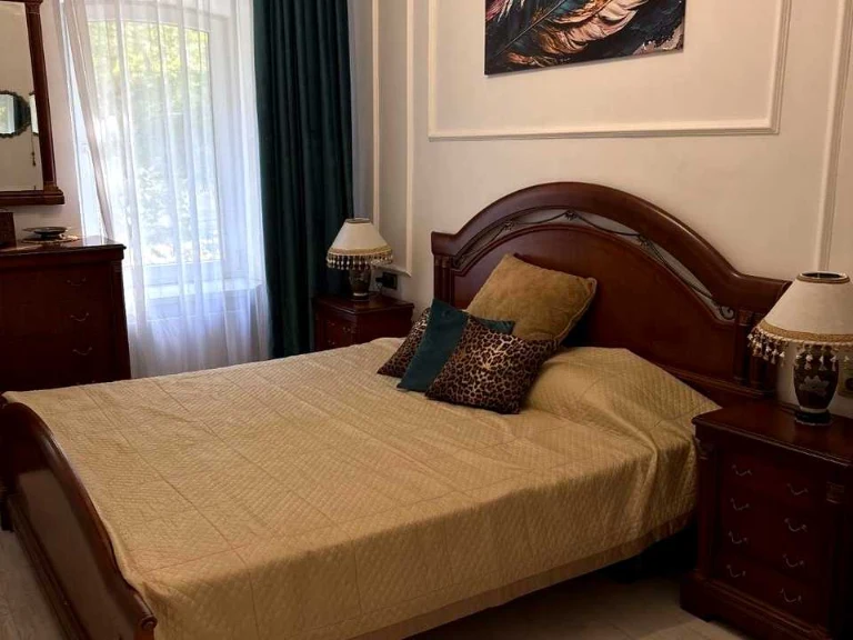Apartment. 90 Chornovola Street, Odessa.