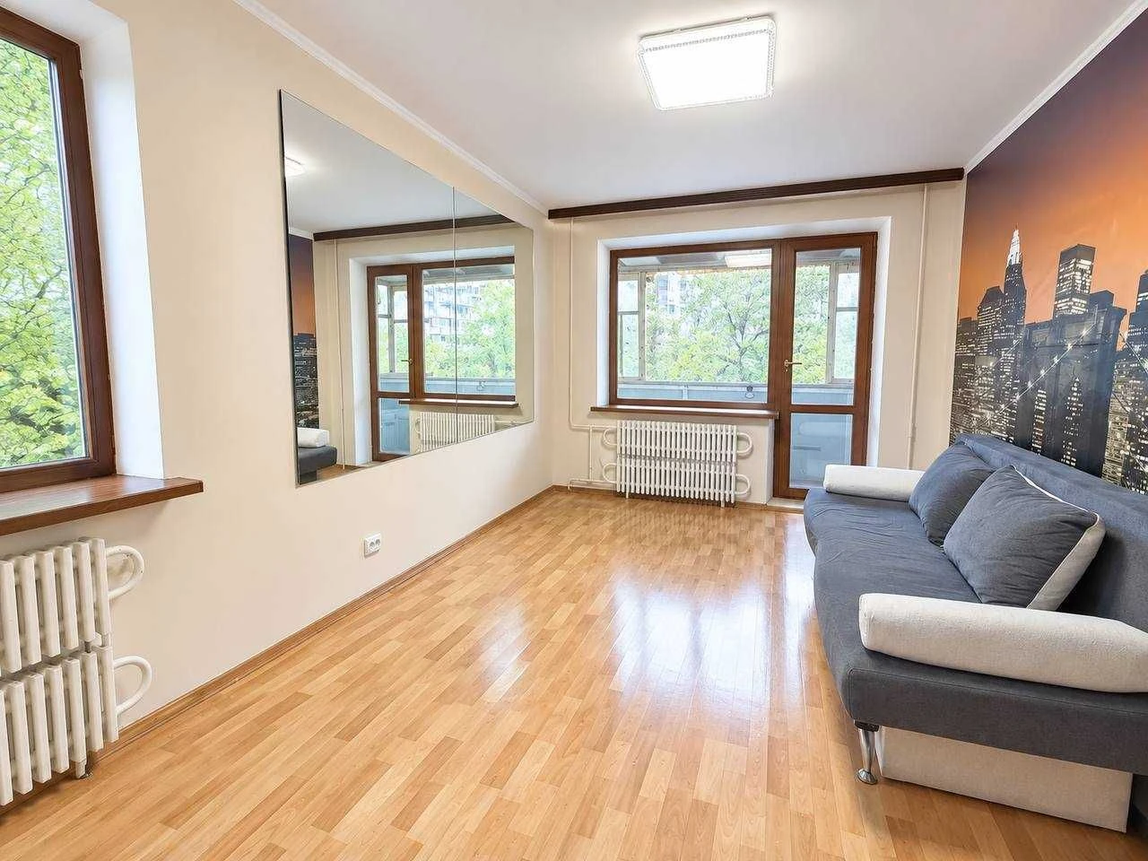 For Sale 3-Bedroom Apartment on Victory Kodak Prospect Heroev!