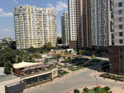 Терміново! Кухня-студія та 2 спальні з новим ремонтом на Фонтані