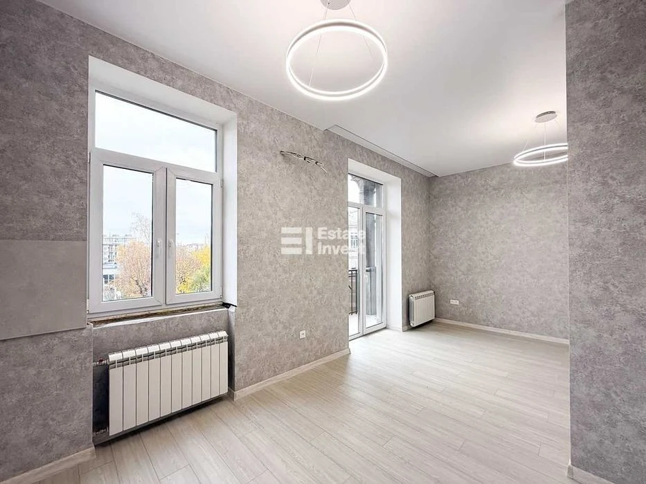 For sale: 4-room apartment on Kultury Street, Gosprom, Nauchnaya and Universitet metro stations.