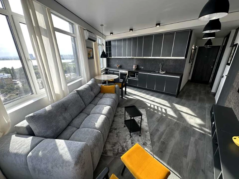 Apartment. Brothers Chybineyeho St., Kyiv
