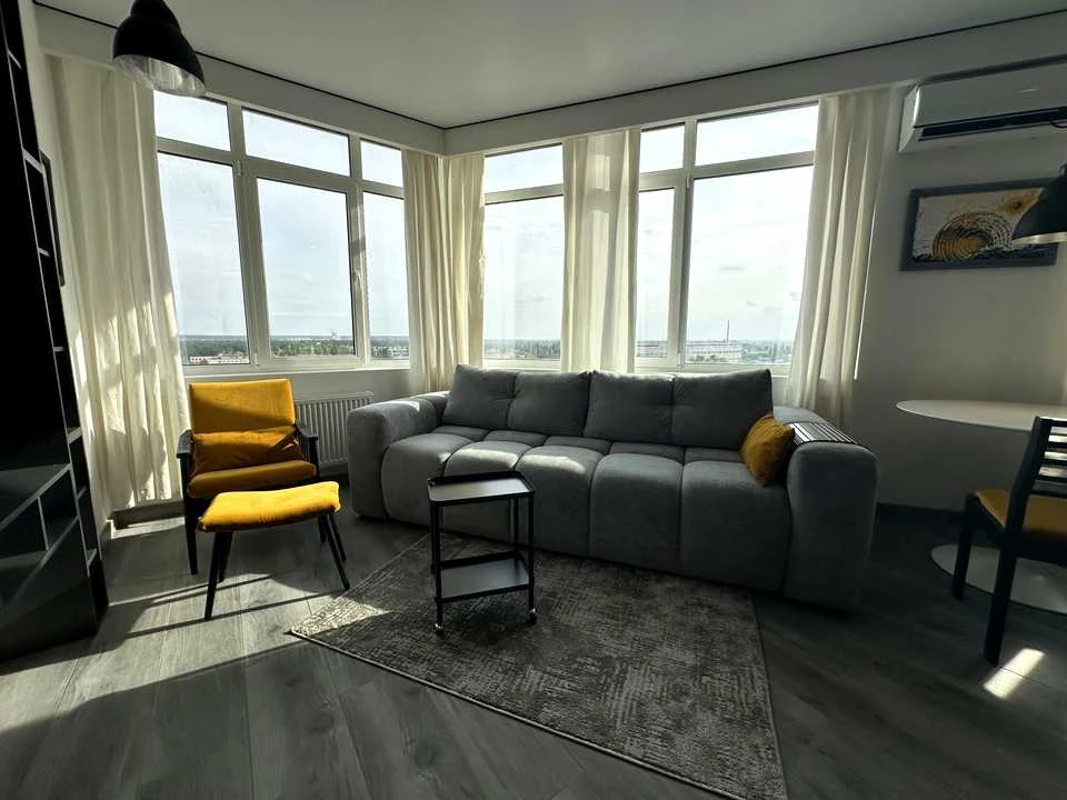 Apartment. Brothers Chybineyeho St., Kyiv