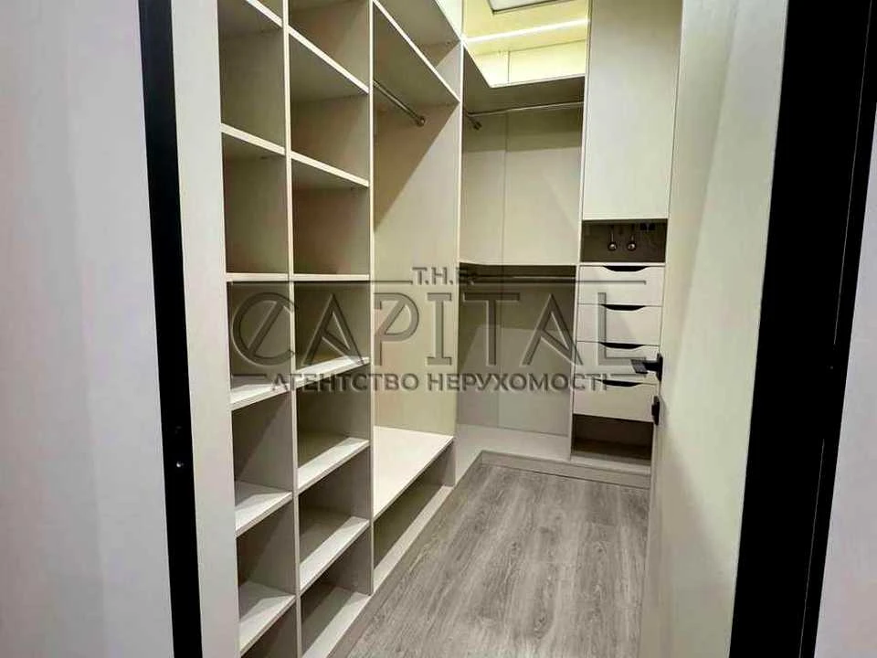 Apartment. Kyiv, Novospekersky Prospekt.