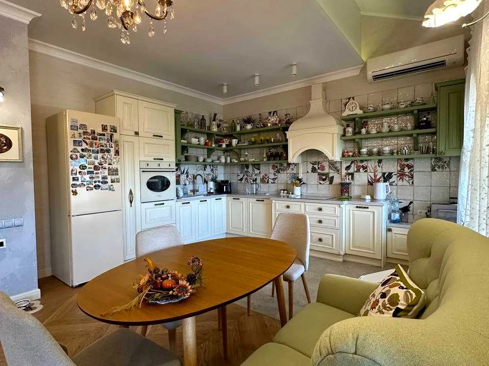 Four-room apartment. Odessa, Nechiporenko street.