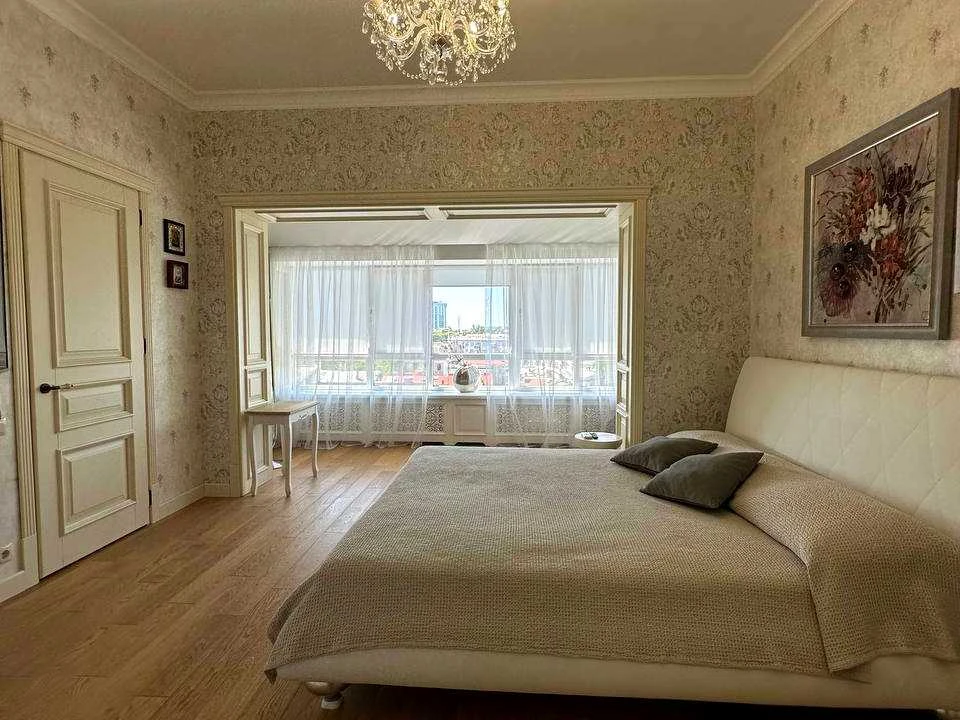Four-room apartment. Odessa, Nechiporenko street.