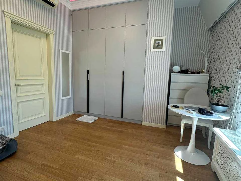 Four-room apartment. Odessa, Nechiporenko street.