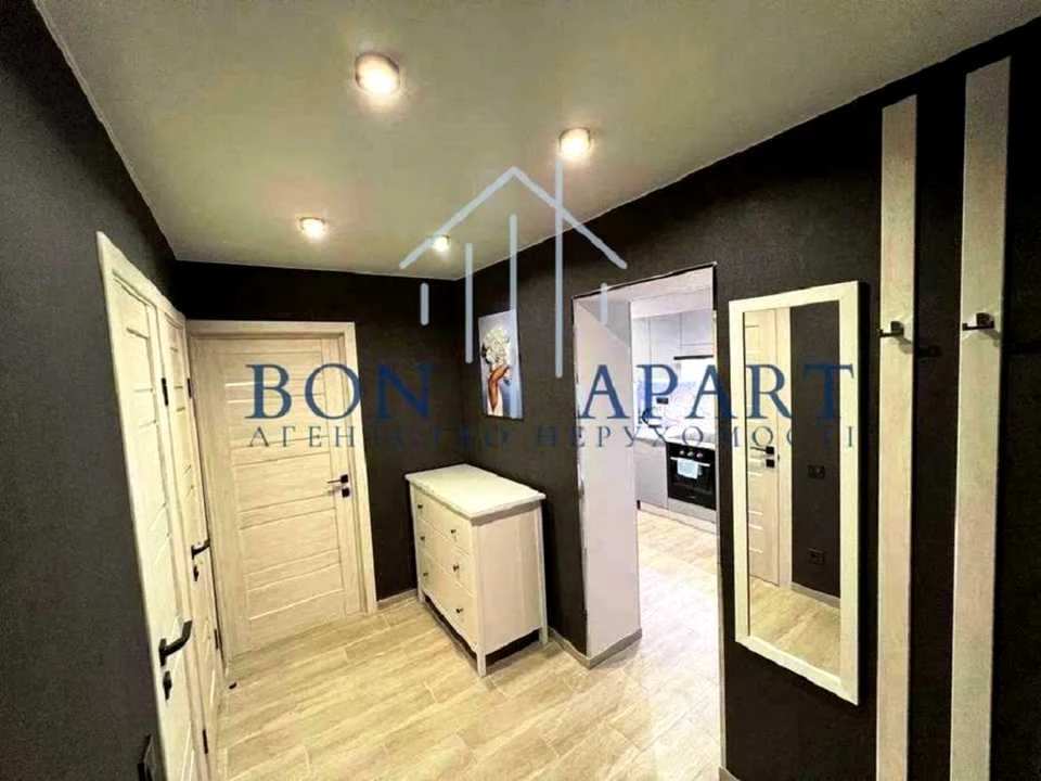 Apartment. Kyiv, Antonovycha St.
