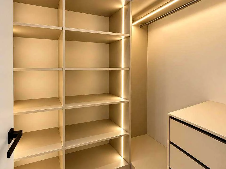 Apartment. Dnipro, Naberezhna Pereomohy St.