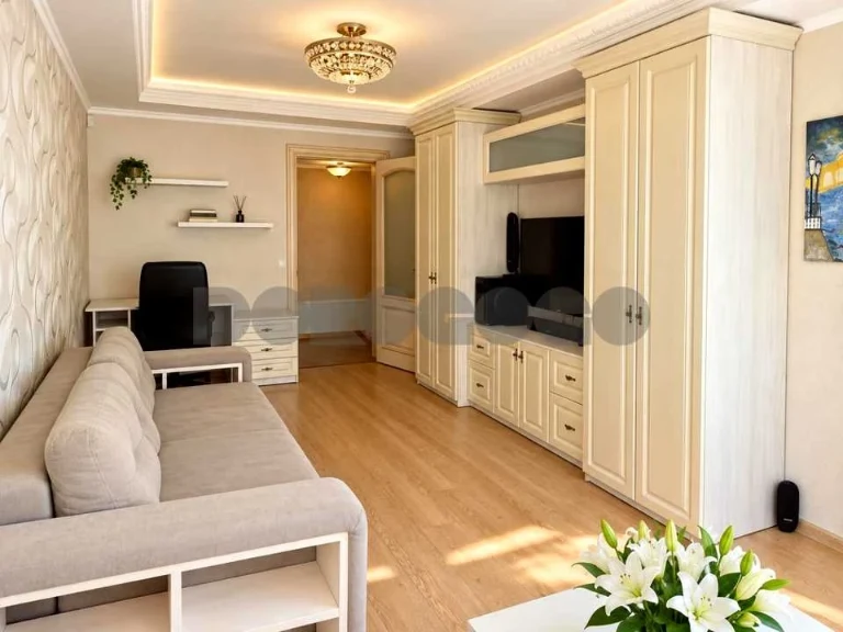 Apartment. Kyiv, Berezaysky Avenue