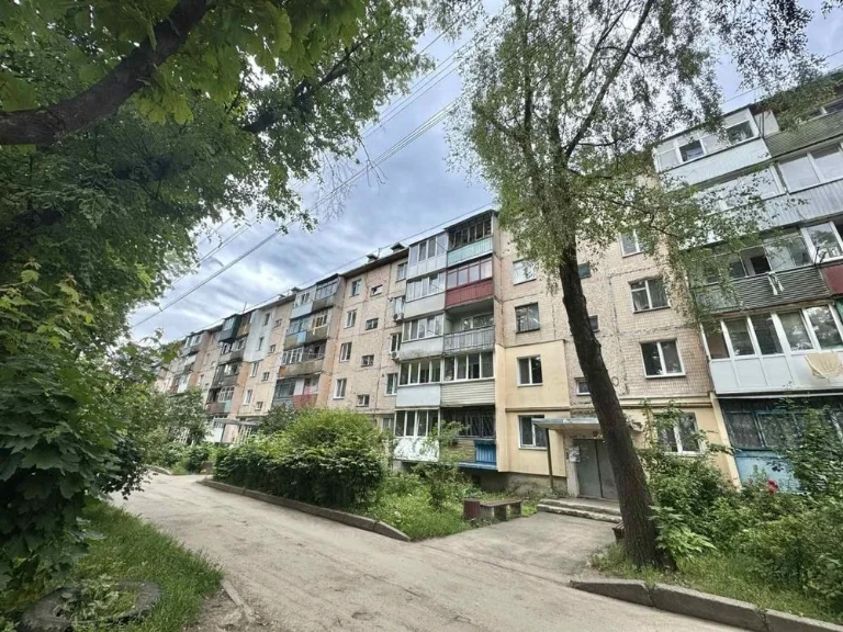 Продаж 1 км кв Вишенька , проспект Юності