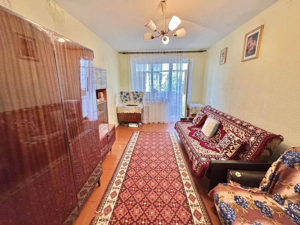 Продаж 1 км кв Вишенька , проспект Юності
