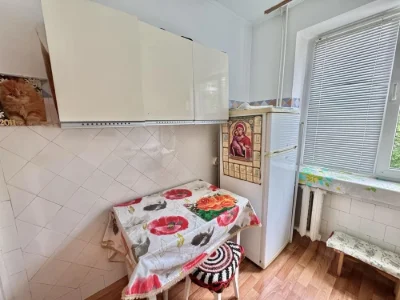 Продаж 1 км кв Вишенька , проспект Юності