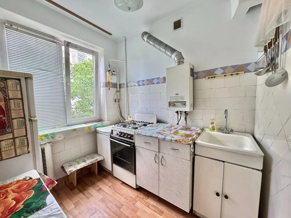 Продаж 1 км кв Вишенька , проспект Юності