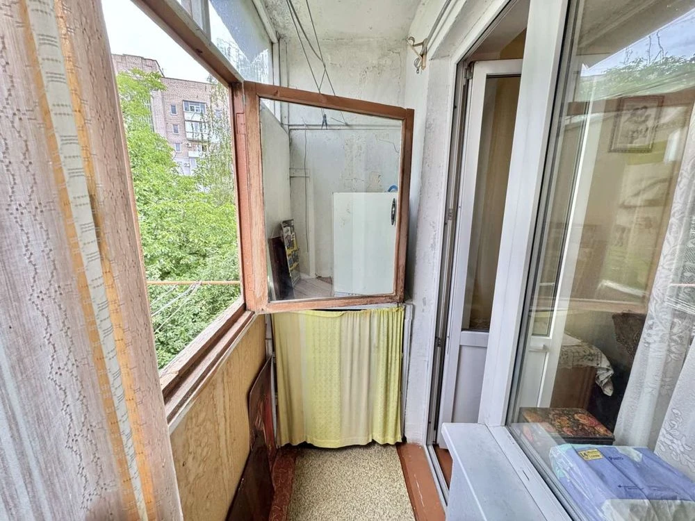Продаж 1 км кв Вишенька , проспект Юності
