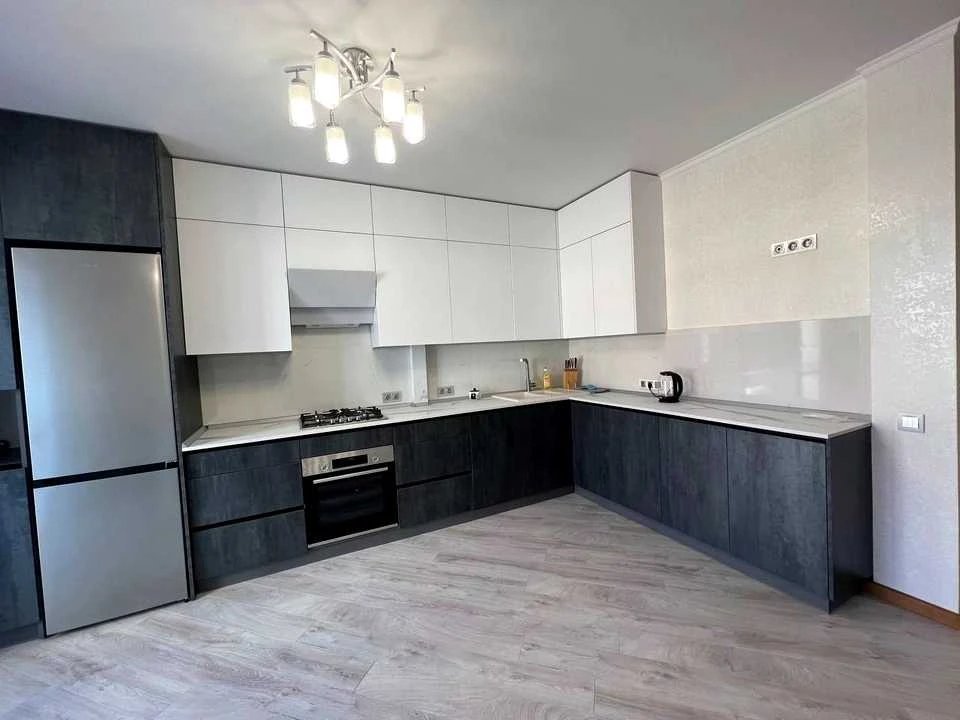 Apartment. Ivano-Frankivsk, Oleksandra Dovzhenka St.