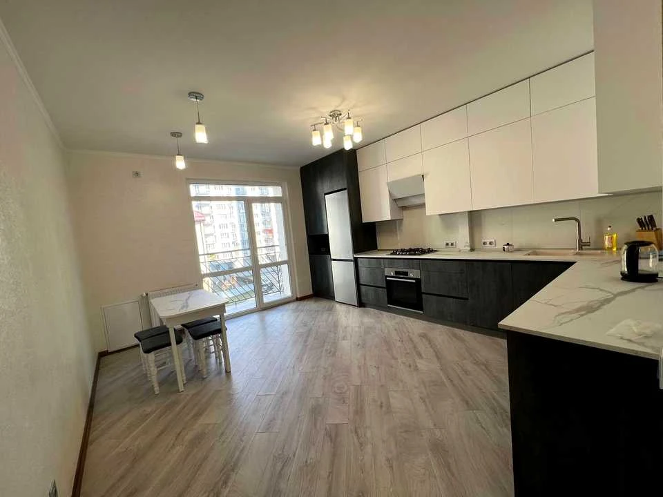 Apartment. Ivano-Frankivsk, Oleksandra Dovzhenka St.