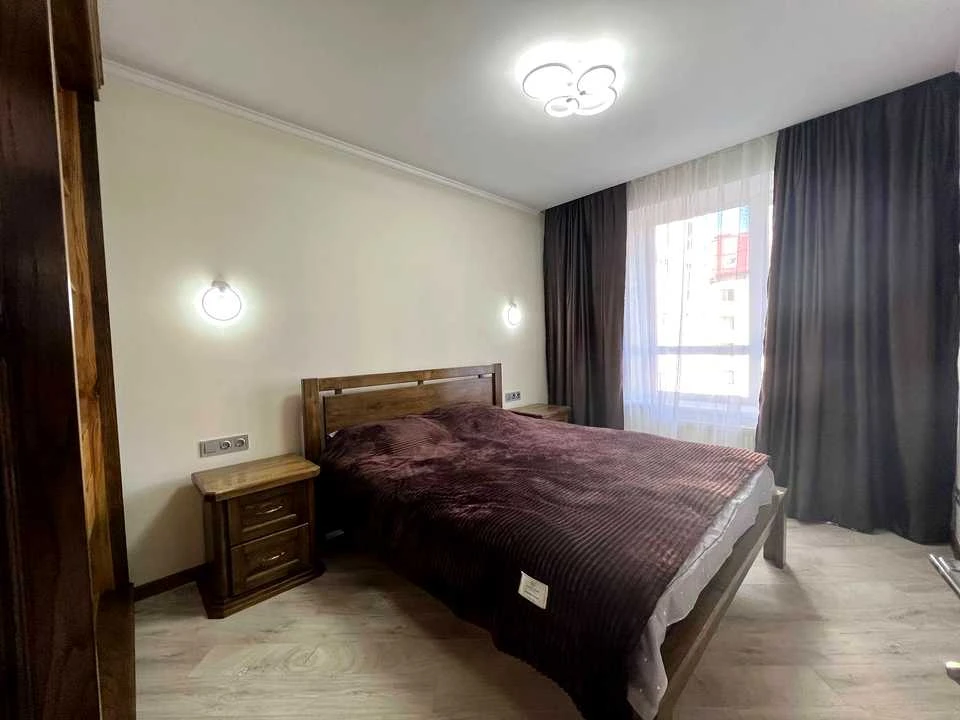 Apartment. Ivano-Frankivsk, Oleksandra Dovzhenka St.
