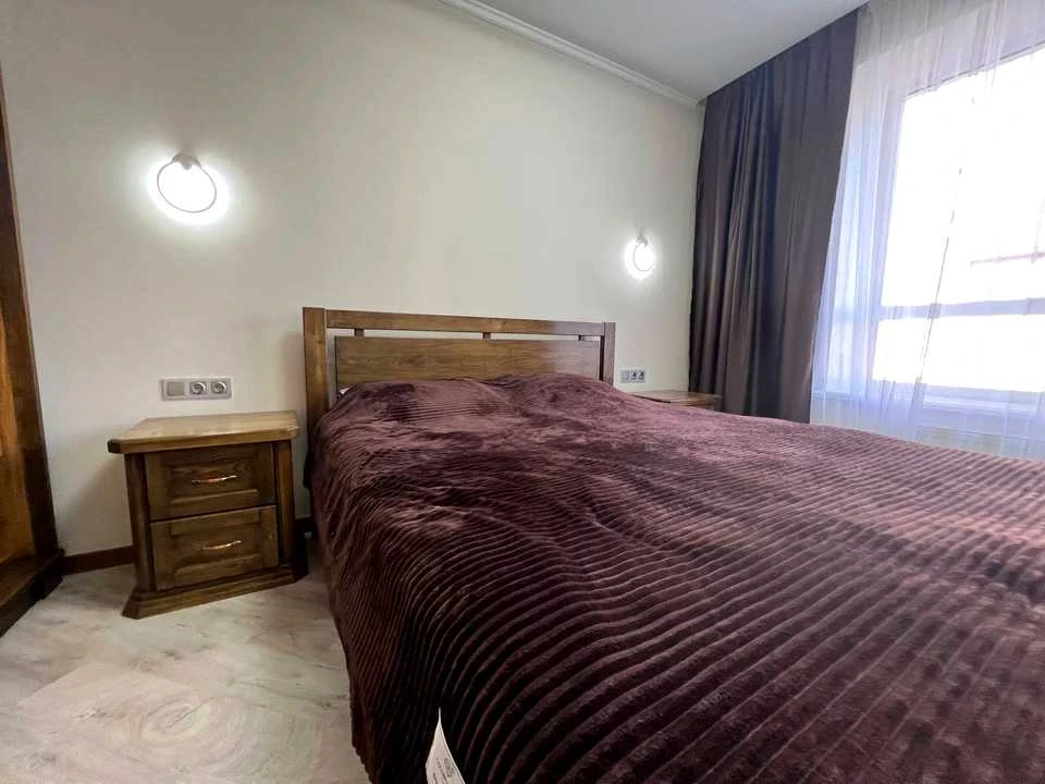 Apartment. Ivano-Frankivsk, Oleksandra Dovzhenka St.