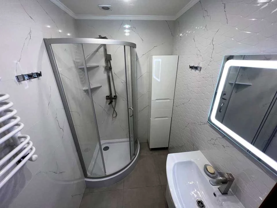 Apartment. Ivano-Frankivsk, Oleksandra Dovzhenka St.