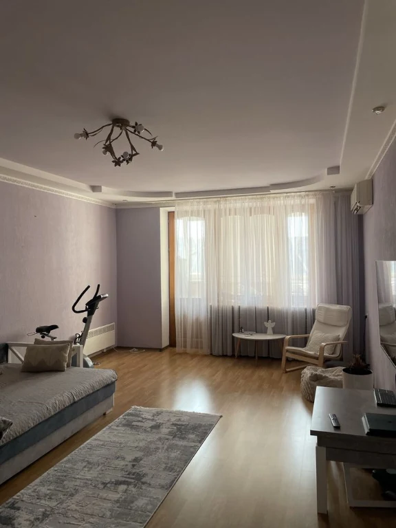 Sale of a 3-room apartment in Verstavbudilnikov Street 3