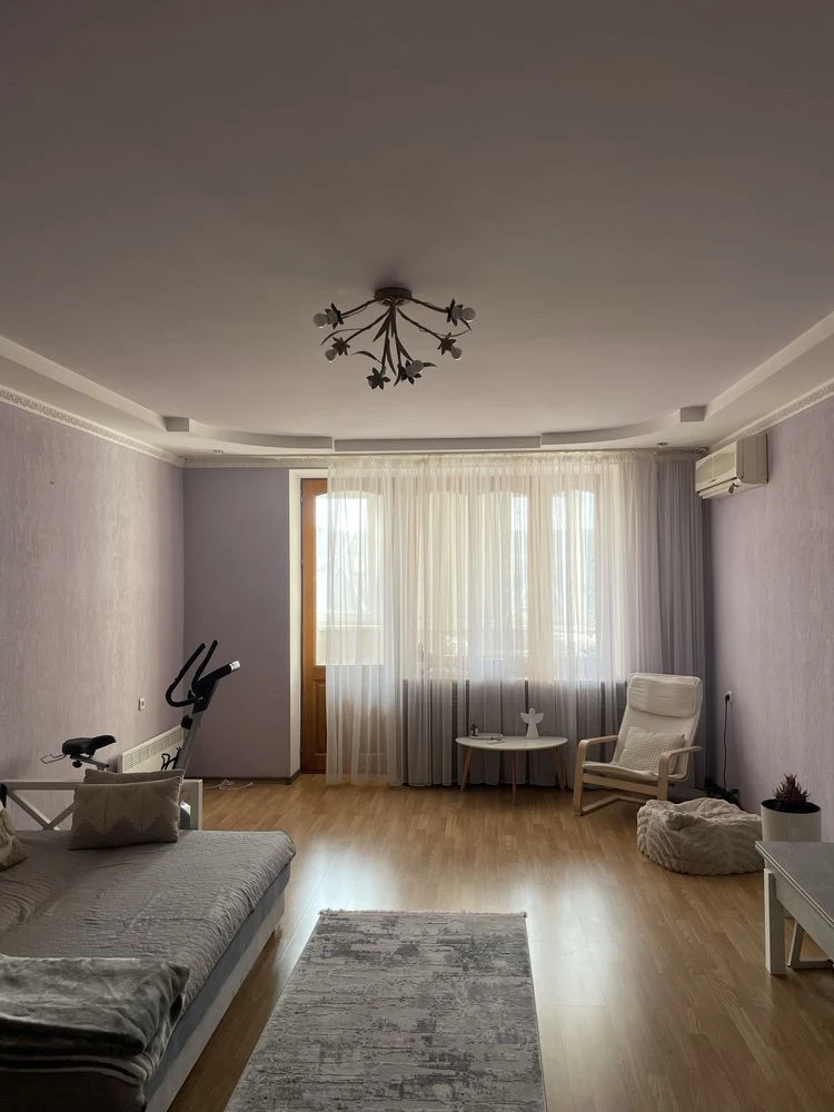 Sale of a 3-room apartment in Verstavbudilnikov Street 3