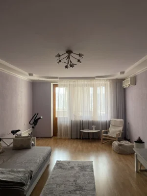 Sale of a 3-room apartment in Verstavbudilnikov Street 3
