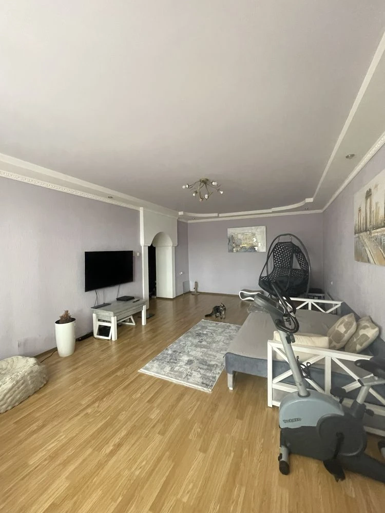 Sale of a 3-room apartment in Verstavbudilnikov Street 3