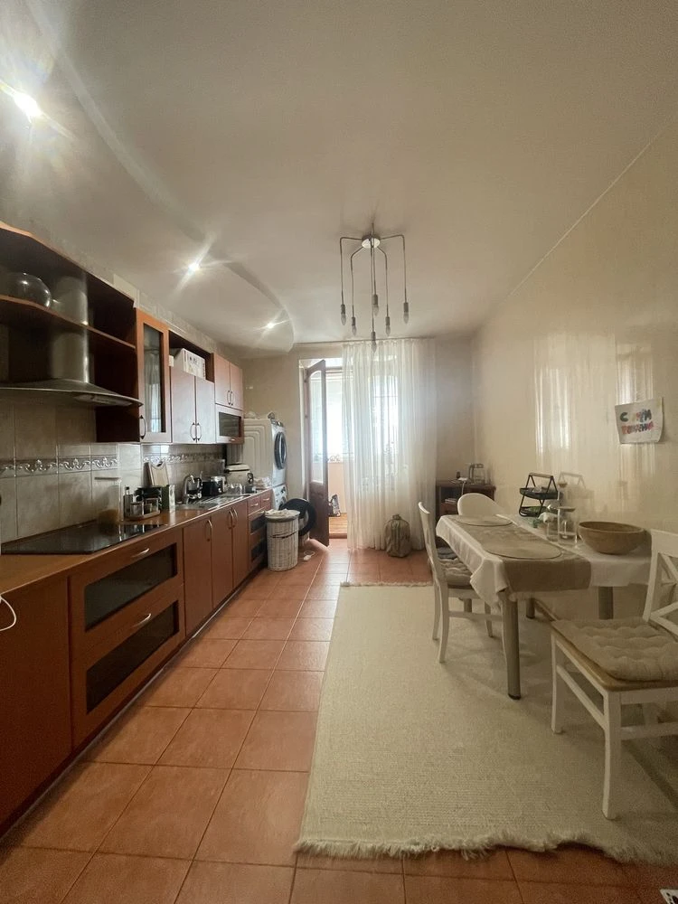 Sale of a 3-room apartment in Verstavbudilnikov Street 3