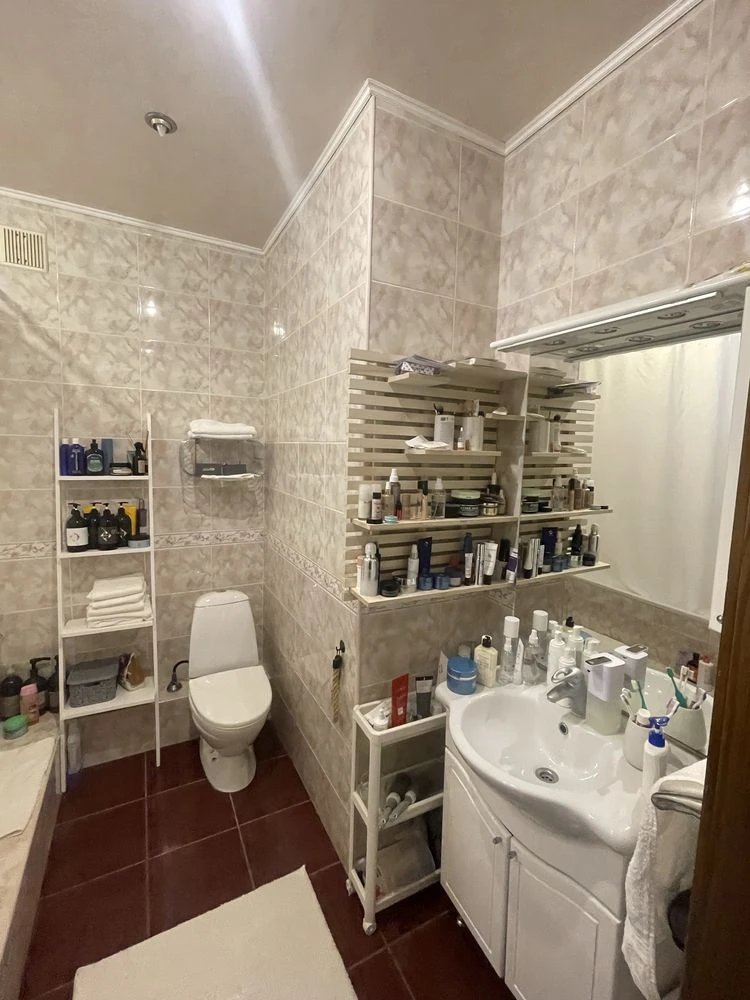 Sale of a 3-room apartment in Verstavbudilnikov Street 3