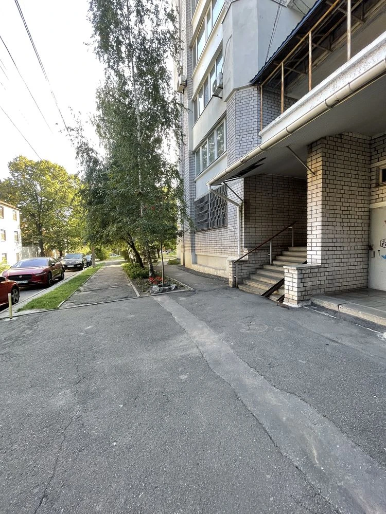 Sale of a 3-room apartment in Verstavbudilnikov Street 3