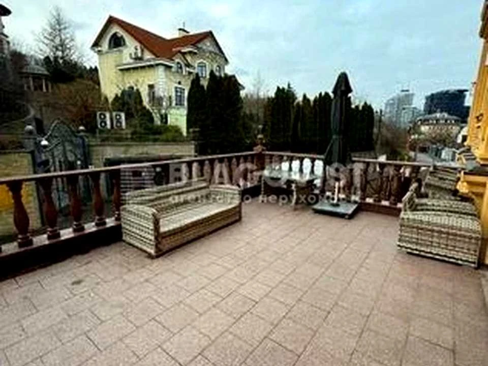 Будинок. Київ, Ломаківська вул.